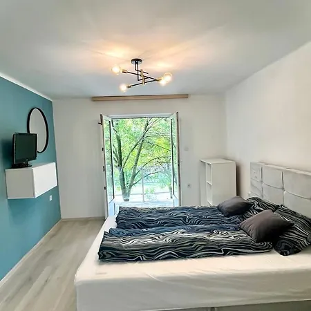 Ide Menjuenk! شقة شيوفوك